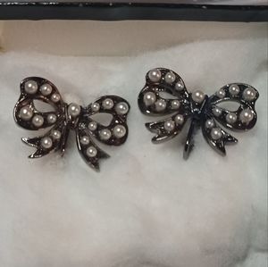 Clip on earrings with pearl's